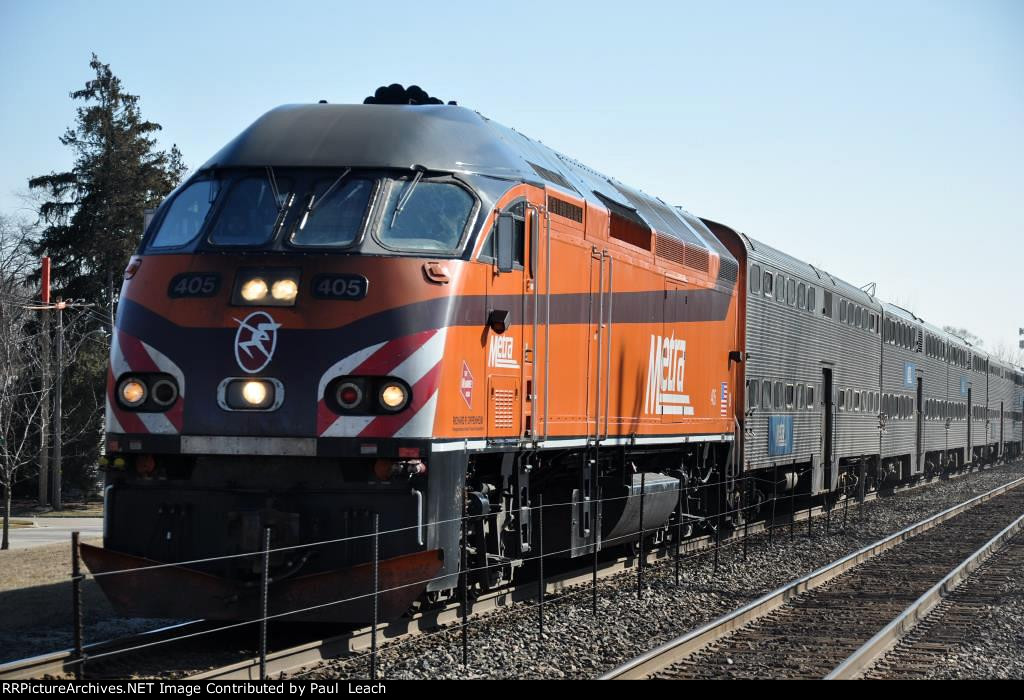 Outbound commuter approaches the station behind the Milwaukee Road heritage unit